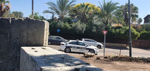 חוסמת את שער הכנחסה. החומה שהוצבה השבוע חוסמת את שער הכנחסה. החומה שהוצבה השבוע