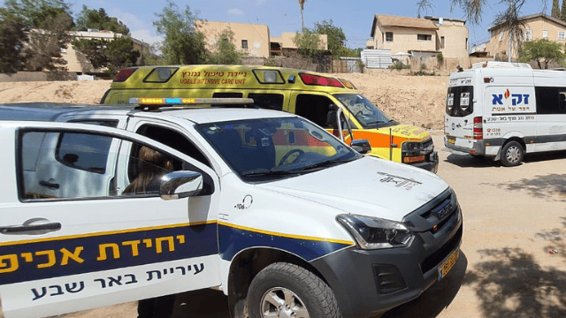 כוחות הרפואה וההצלה בבית הקשישה