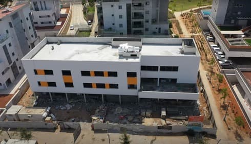 כמעט מוכן. המבנה הרב שימושי כמעט מוכן. המבנה הרב שימושי