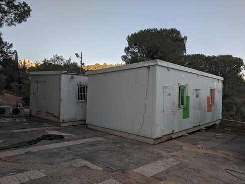 המבנים שהוצבו ללא היתר