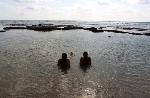 חוף הדייגים בחדרה, אחד היפים והפופולריים, אינו מוכרז, מסוכן ואין בו שירותי הצלה 
