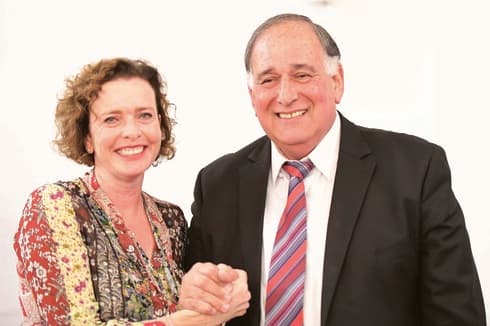 סירבה לחפיפה. קליש ויהב בישיבת המועצה הראשונה שלה