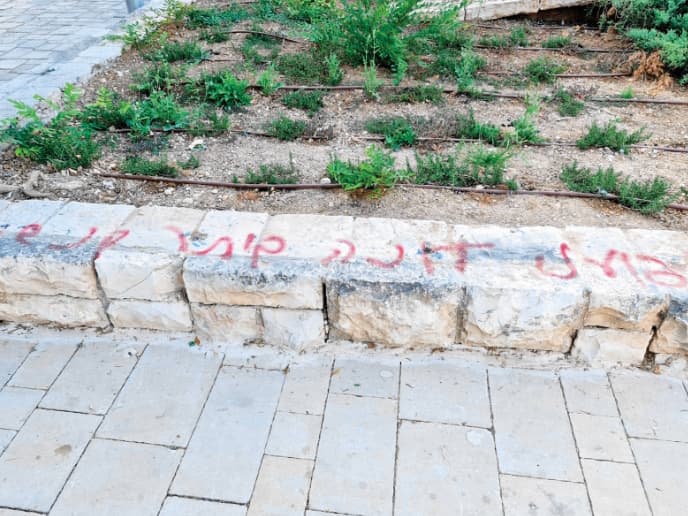 ונדליזם בשכונה. "התמודדות מורכבת עם בני הנוער"  
