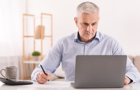 איך חוזרים למעגל העבודה בגילאי 50 ומעלה?