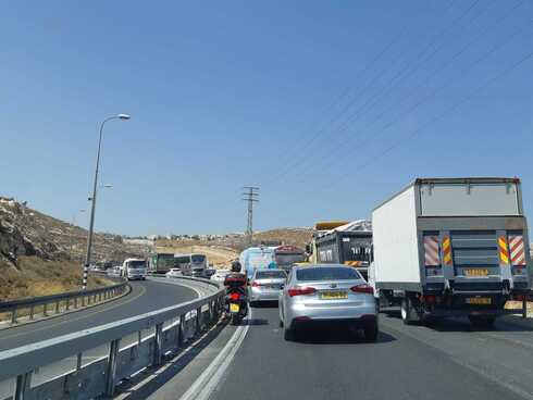 הפקקים בכביש אדם-חיזמא 