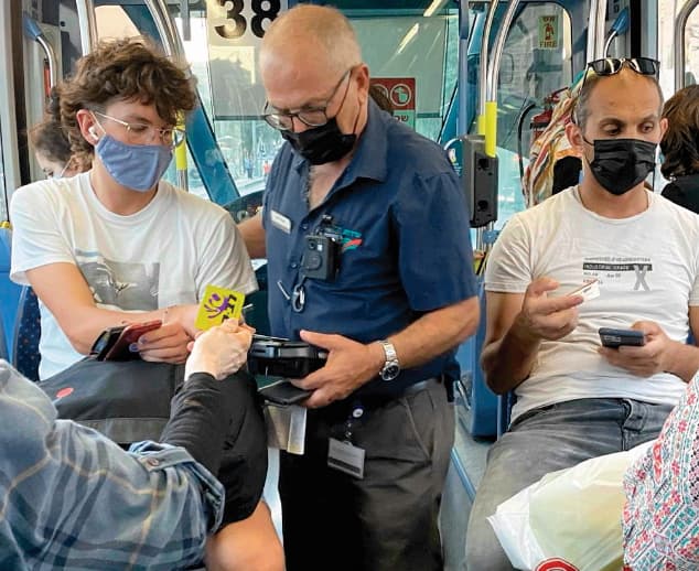 פקח מצויד במצלמת גוף. "בהתאם לשיקול דעתו"