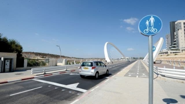 פס האטה בגשר נופים‑ציפורים 