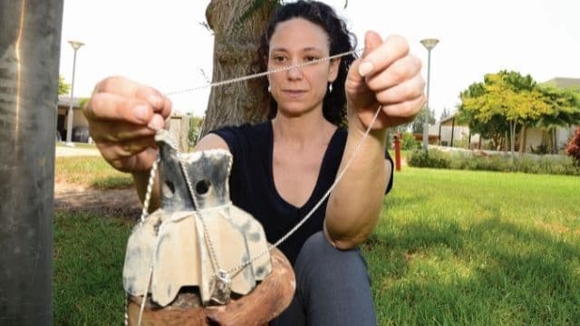 ענבל דובדבני־חמאוי עם רסיסי הרקטות