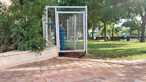 "פגיעה בסביבה". כלוב המתכת בגינה, השבוע
