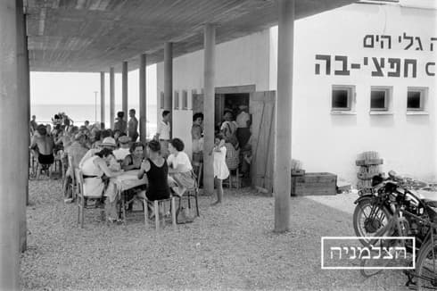 חוף חפציבה. חלק מעיירת הנופש המתוכננת של חנקין. שנת צילום: 1939