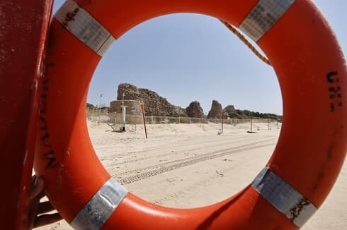 חוף המצודה באשדוד, חוף הצעירים שאינו מוכרז, ואין בו שירותי חוף או הצלה (צילום: גדי קבלו) חוף המצודה באשדוד, חוף הצעירים שאינו מוכרז, ואין בו שירותי חוף או הצלה