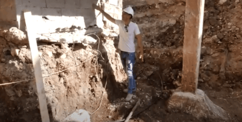 הבניין הרעוע מתחת לקו הקרקע