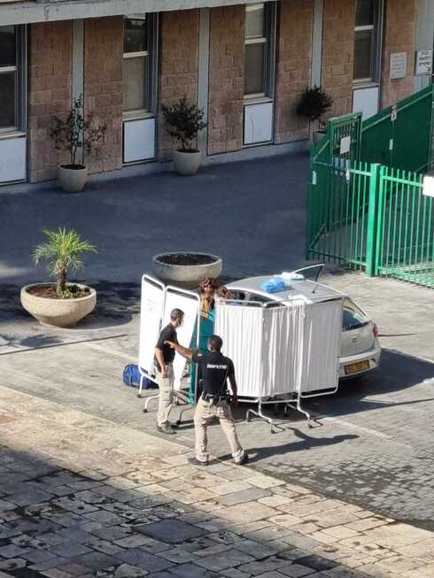 לידה ברחבת המיון