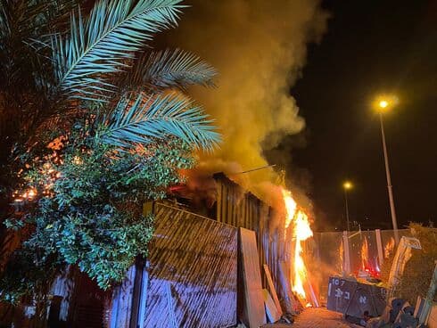 שריפה במחסנים בפתח תקוה