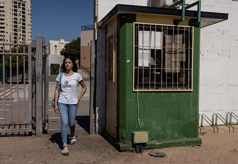 לרומי פרקש מאשדוד נמאס ללמוד בכל מיני דרכים מוזרות והיא מקווה לחזור ללמוד כרגיל 