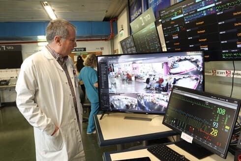 מנהל בית חולים רמב"ם, ד"ר מיקי הלברטל, לא מאמין בסגר. בעוד כמה שבועות, לדבריו, המספרים ירדו 