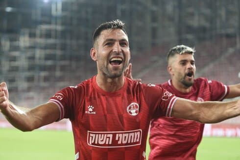 איתי שכטר חוגג בסיום. גמר גביע הטוטו נגד מכבי חיפה