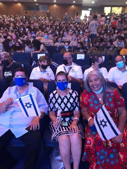 מימין לשמאל: יעל אייזנר, מנהלת מחלקת חיילים בודדים בתנועה הקיבוצית, שרה עברון, מזכ"לית הקיבוץ הדתי וניר מאיר, מזכ"ל התנועה הקיבוצית באירוע 30 שנה לגרעין צבר (צילום: באדיבות התנועה הקיבוצית) מימין לשמאל: יעל אייזנר, מנהלת מחלקת חיילים בודדים בתנועה הקיבוצית, שרה עברון, מזכ"לית הקיבוץ הדתי וניר מאיר, מזכ"ל התנועה הקיבוצית באירוע 30 שנה לגרעין צבר