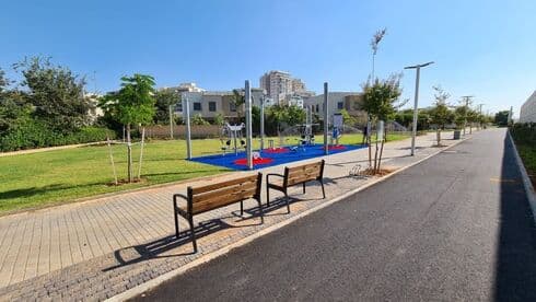 טיילת נאות כרמים ברחובות ההולנדית