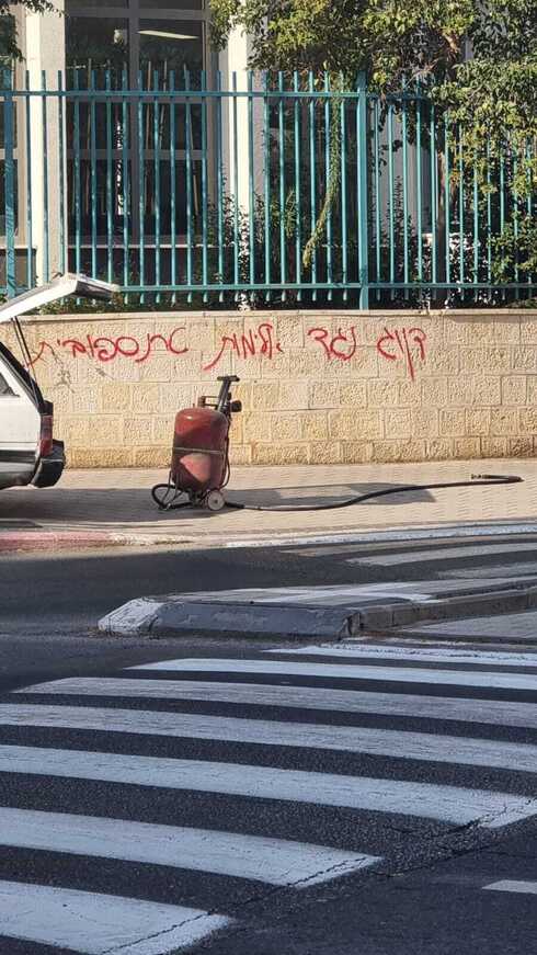 גרפיטי באם המושבות (צילום: באדיבות תושבים) גרפיטי באם המושבות