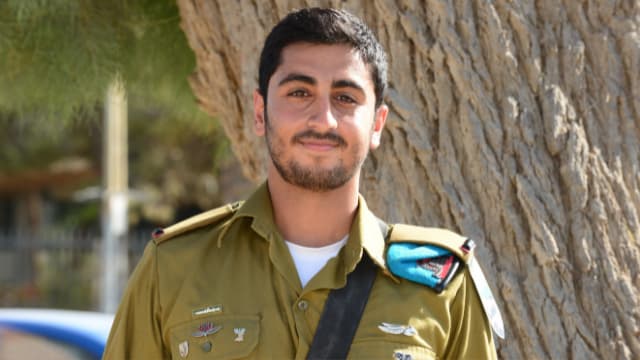 איתן יעקובוב. "הילדות שלי בבאר־שבע הסתיימה בגיל שלוש"