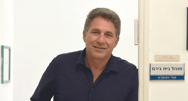 מגיע מוכן. מנדי רבינוביץ' (צילום: פרטי) מנהל בית בירם, מנדי רבינוביץ'