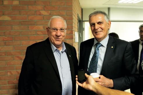 "יכול להיות שאם הייתי מבין, לא הייתי נכנס למרוץ לנשיאות". עם רובי ריבלין ( צילום: עטא עוויסאת) "יכול להיות שאם הייתי מבין, לא הייתי נכנס למרוץ לנשיאות". עם רובי ריבלין