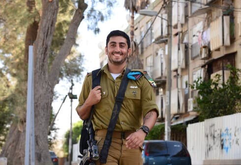 למרות הקשיים הרבים, איתן יעקובוב שהועבר בגיל ארבע למשפחת אומנה סלל את הדרך להצלחה והפך לקצין מצטיין 