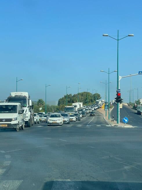 פקק באזור צומת העיפרון פתח תקוה