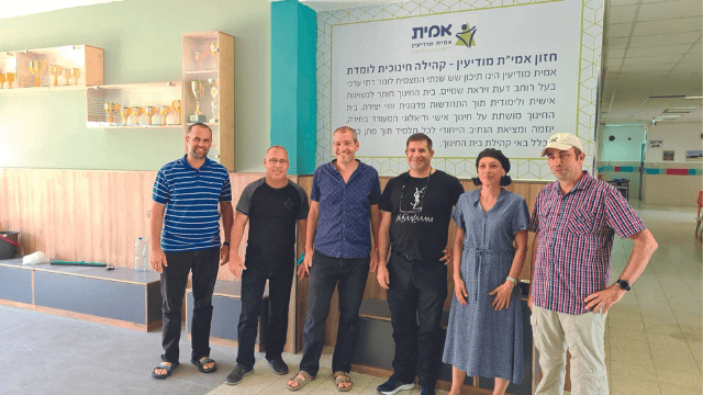 "חוסן ישראלי". מורים מתיכון אמי"ת
