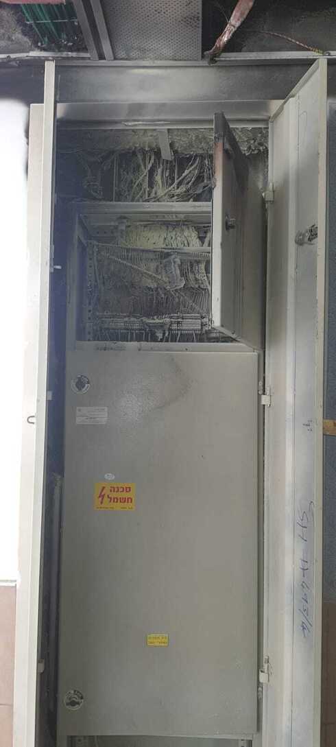 ארון החשמל בבית הספר בחולון