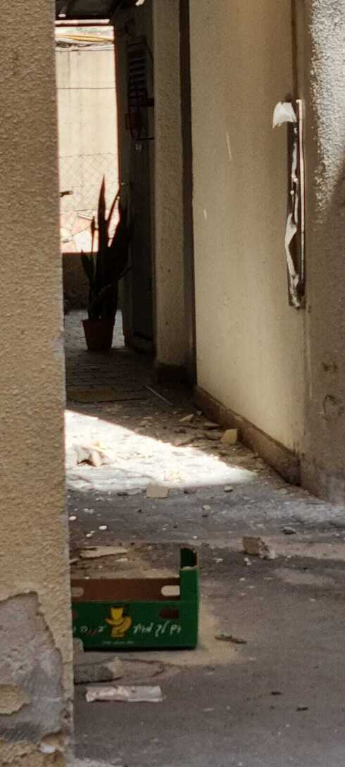 הבניין ברחוב סרלין. סדקים עמוקים בקירות