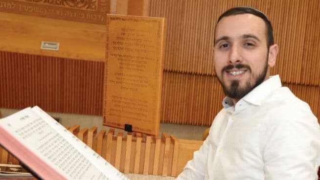 אופיר אלחייני: "אצלי בבית מוזיקה הייתה מוטיב מרכזי מאז שאני זוכר את עצמי. אבא שלי היה זמר שהופיע המון ואני הייתי מחקה אותו כשהוא היה מופיע" (הרצל יוסף) אופיר אלחייני: "אצלי בבית מוזיקה הייתה מוטיב מרכזי מאז שאני זוכר את עצמי. אבא שלי היה זמר שהופיע המון ואני הייתי מחקה אותו כשהוא היה מופיע"