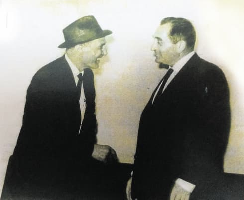 מימין: ראש ממשלת צרפת מנדס פרנס ור' חיים נחמני ז"ל