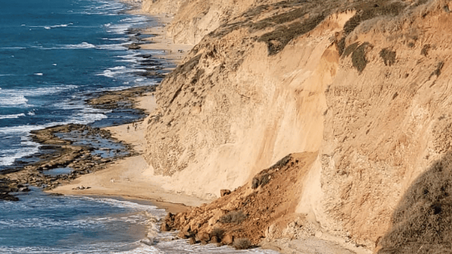 קריסת המצוק באפולוניה קריסת המצוק באפולוניה