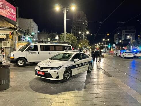 כוחות משטרה ליד השוק