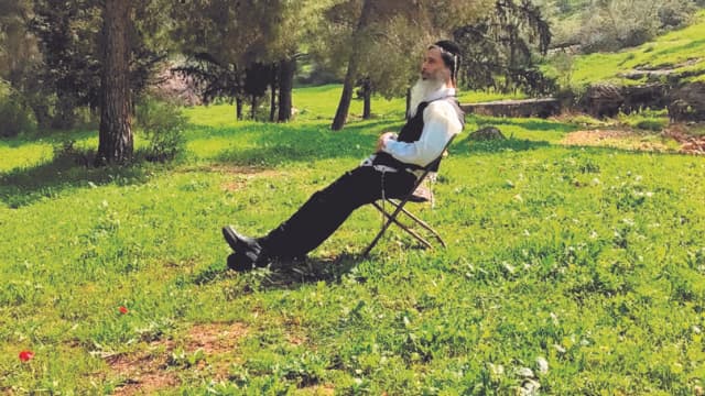 אורי גרודר. "אתה בא עם עצמך, נקי כמו שאתה, ומדבר עם השם"  