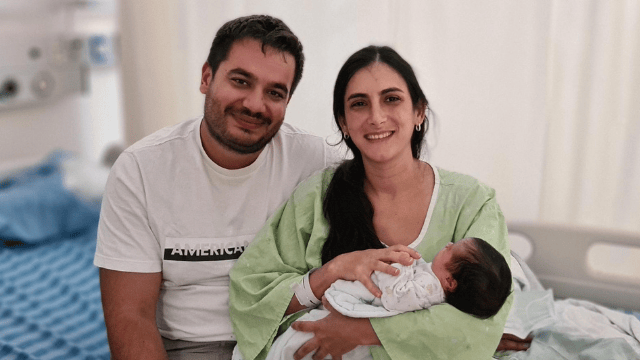 משפחת טרבלסי עם התינוקת החדשה