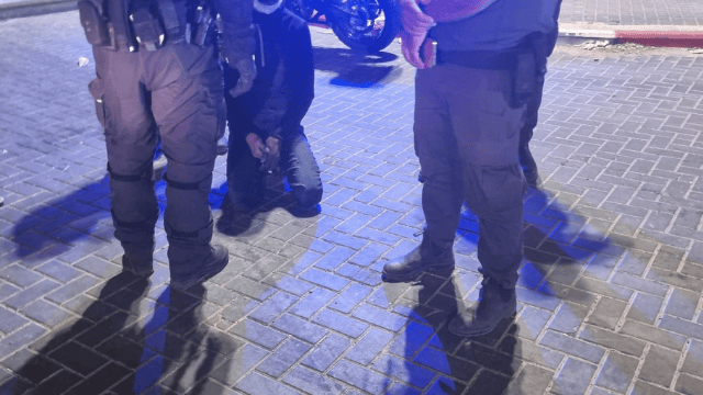 נעצר בפעילות אכיפה בב"ש