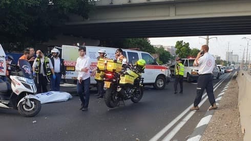 זירת התאונה בכביש 4. נועם ז"ל החליק עם האופנוע