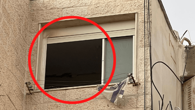 הסדקים בבניין ברחוב בן יפונה בבקעה