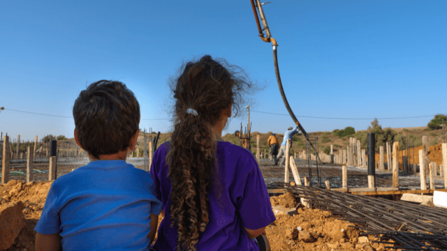 התמונה הקיבוצית - דשדוש בפסגה
