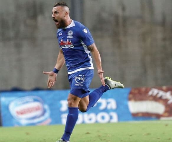 אלו. "שמח לחזור הביתה כי אין כמו בבית" 