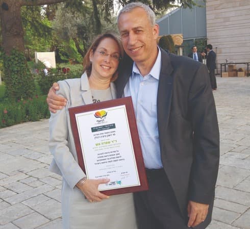 ד"ר שפרה אש ופרופ' נחמן אש