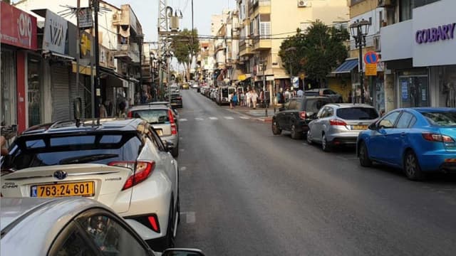 רחוב חובבי ציון פתח תקוה. למצולמים אין קשר לכתבה