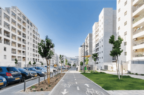 שופע גני משחקים. זיסמן (צילום: פרטי) עמנואל זיסמן, הר חומה