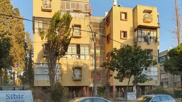 הבניין המסוכן שפונה מדייריו בראשל"צ