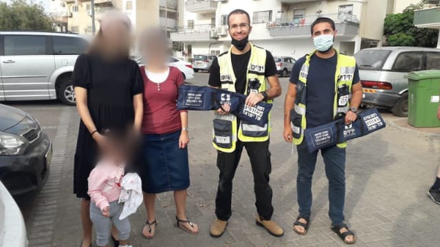 הפעוטה חולצה בשלום