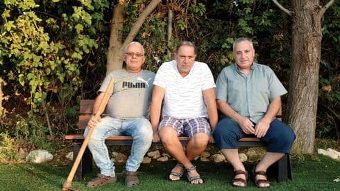 נתיב (במרכז) עם מתנדבים נוספים