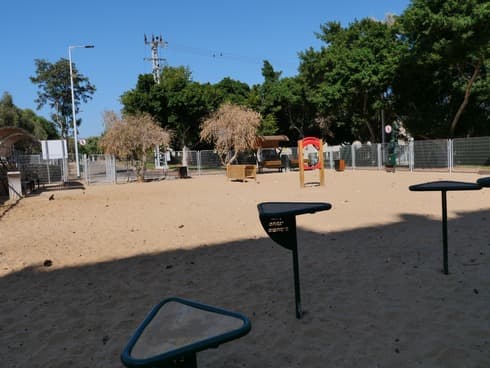 גינות כלבים חדשות בבת ים (צילום: דוברות העירייה) גינות כלבים חדשות בבת ים